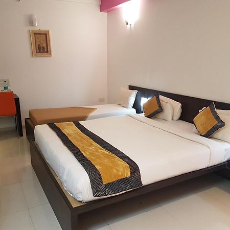Hotel Golden View Shirdi Exterior foto