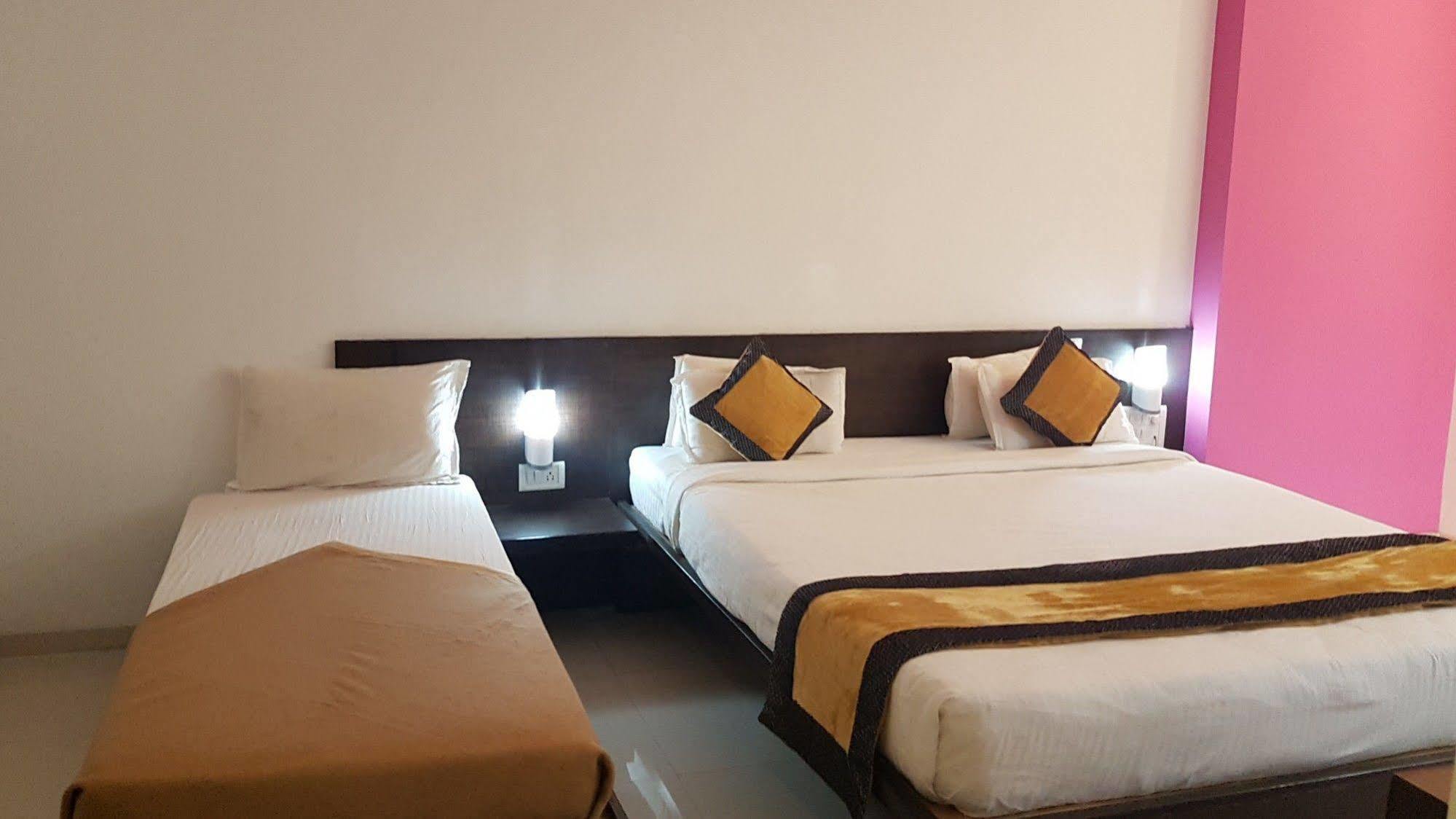Hotel Golden View Shirdi Exterior foto